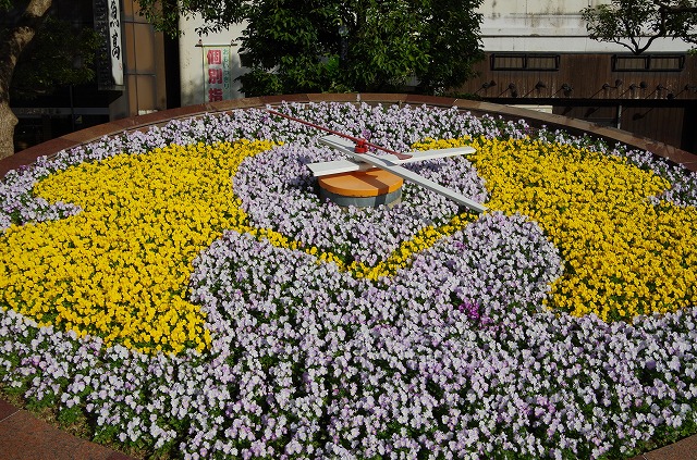 鳥取駅前 花時計